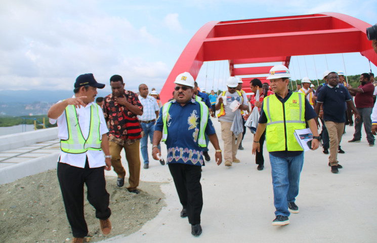 Gubernur Jajaki Pembanunan Hotel Disamping Jembatan Holtekamp